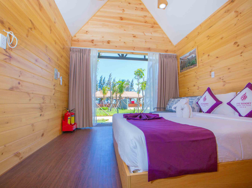 WOODEN BUNGALOW POOL VIEW