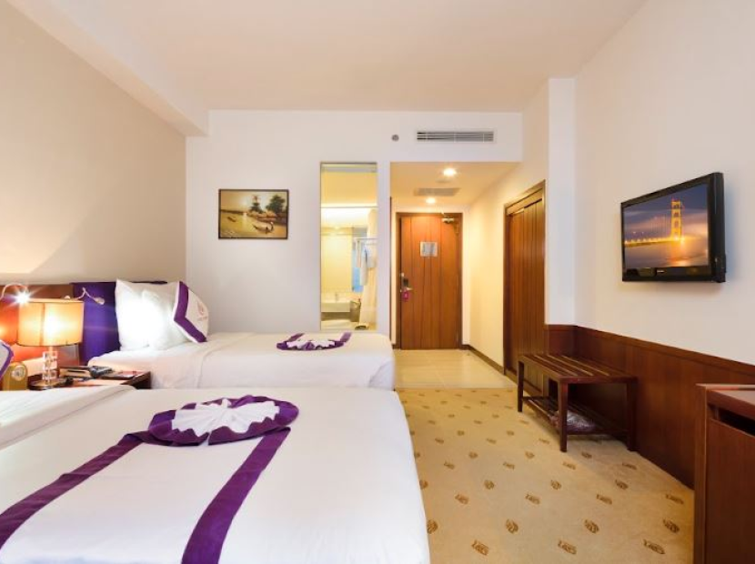 DELUXE PARTIAL OCEAN VIEW