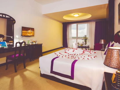 DELUXE RIVER VIEW KING / TWIN