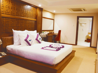 DELUXE RIVER VIEW TRIPLE