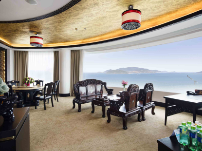 PRESIDENT SUITE OCEAN VIEW KING