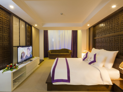 DELUXE CITY VIEW KING / TWIN